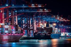 Imagem ilustra o processo de exportação no porto, representando os Estados brasileiros que mais exportam produtos atualmente, com base em pesquisa feita pela B2Gether na plataforma Comex Stat.