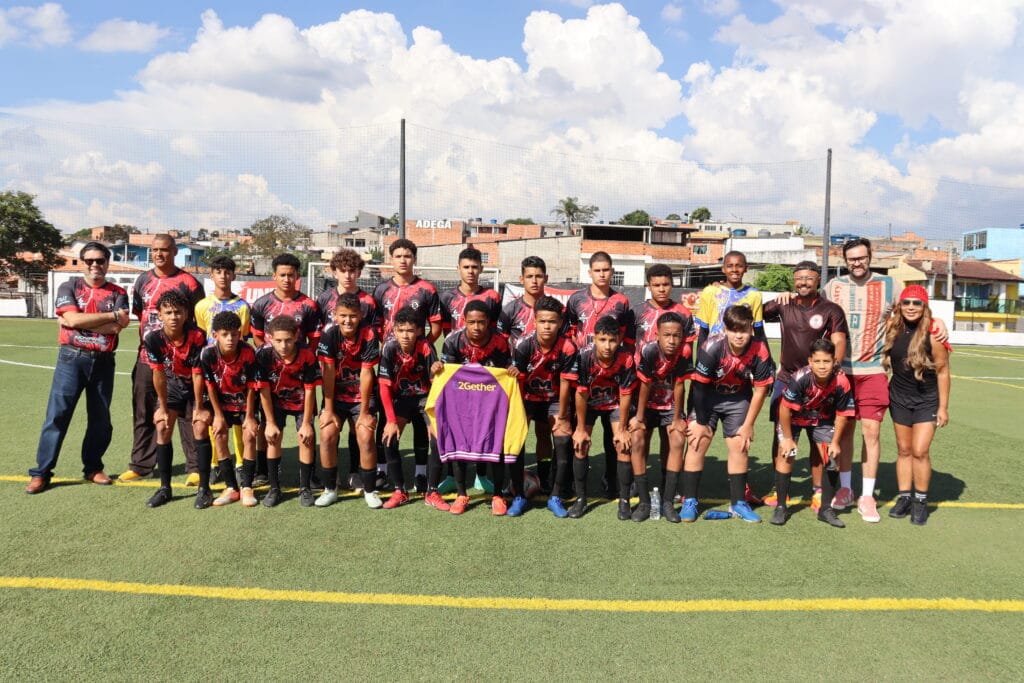 Imagem do time de base do Projeto Social Dragão Negro, que agora tem a B2Gether como patrocinadora oficial.